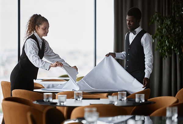 5 Reasons Restaurants Should Use A Pick Up Laundry Service
